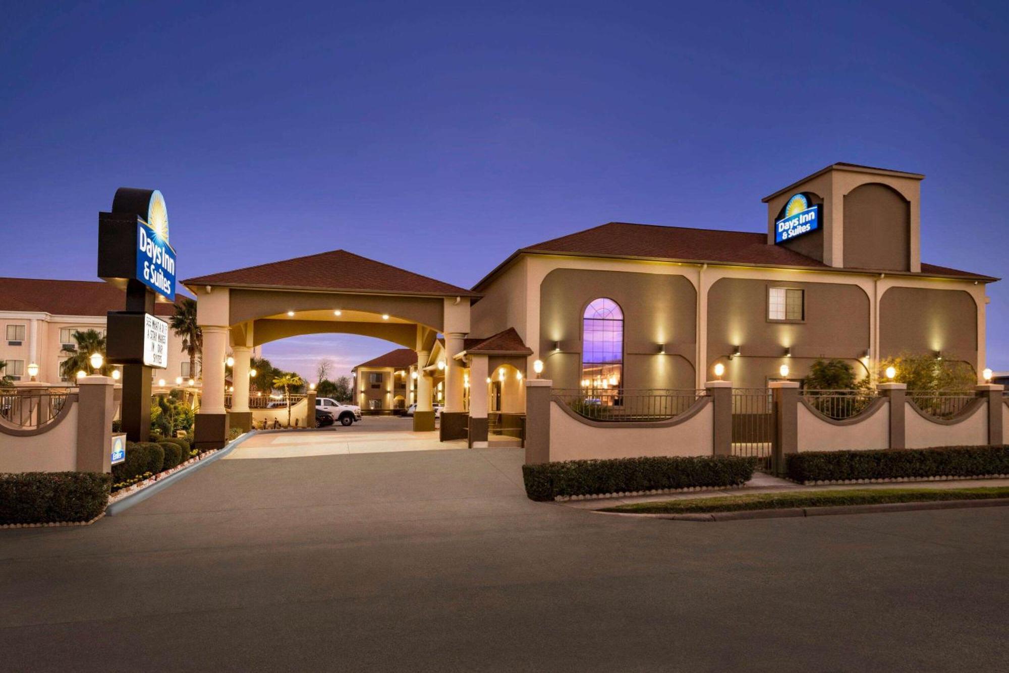 Days Inn & Suites By Wyndham Houston Hobby Airport Exterior foto