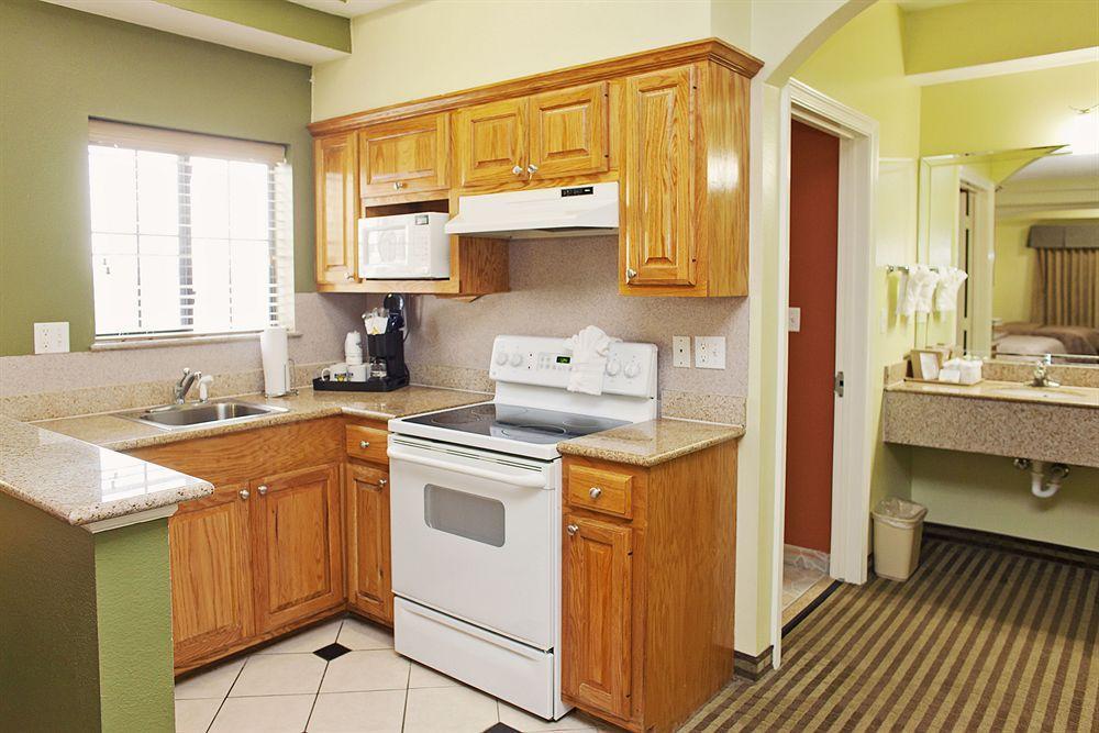 Days Inn & Suites By Wyndham Houston Hobby Airport Exterior foto