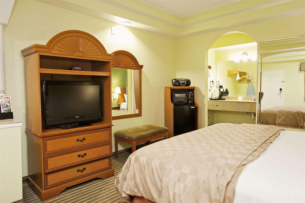 Days Inn & Suites By Wyndham Houston Hobby Airport Exterior foto
