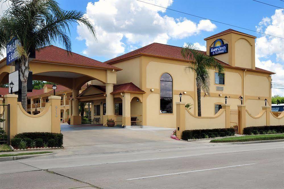 Days Inn & Suites By Wyndham Houston Hobby Airport Exterior foto